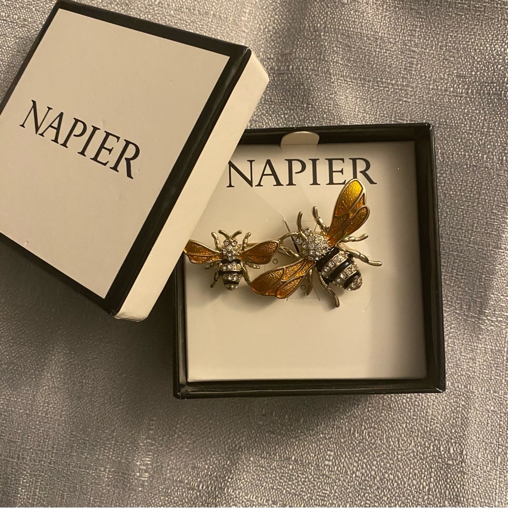 NIB Napier Queen Bee Pin
